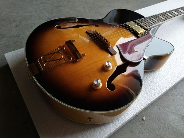 Custom Vintage Sunburst Semi Hollow Body L5 Jazz E-Gitarre, Doppel-F-Löcher, einzelner Tonabnehmer, goldener Trapez-Saitenhalter, rotes Schildkröten-Schlagbrett