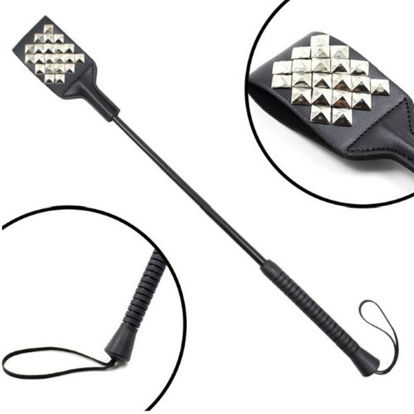 AA Designer Sexspielzeug Unisex 53 cm PU-Leder Nieten Fetisch Bondage Sexy Peitsche Flogger Bdsm Sexspielzeug für Paare Spanking Paddle Sexy Policy Knout Spiele für Erwachsene