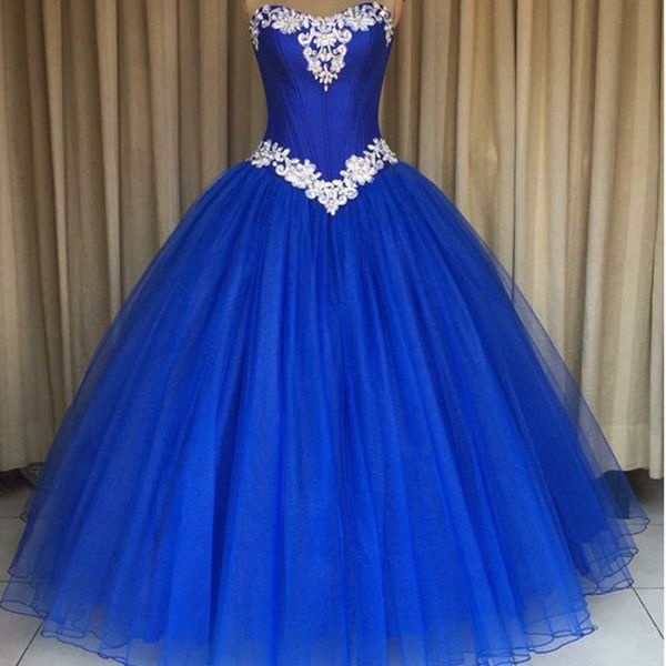 Affascinanti abiti Quinceanera Royal Blue Puffy Prom Party Gowns Sweet 16 Dress Sweetheart senza maniche Cristalli Applicazioni in pizzo Custom Made