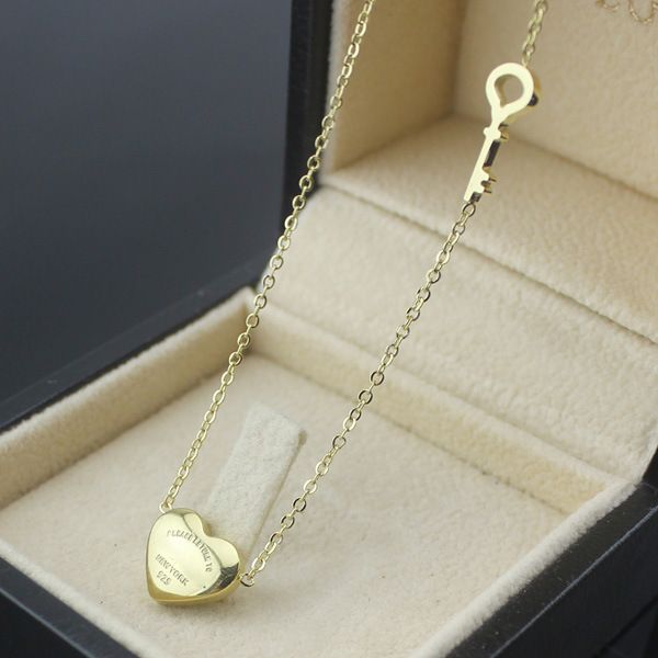 

Famous design 316L Titanium steel Necklace Pendant with heart shape pendant in 45cm length women Necklace Jewelry Free Shipping PS5017