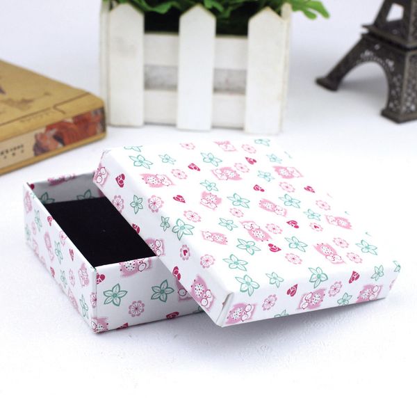 

[simple seven]8*8*4cm printed butterfly/owl jewelry set square box,muticolor flower necklace carrying box,sweetie heart bangle cute display, Black;white