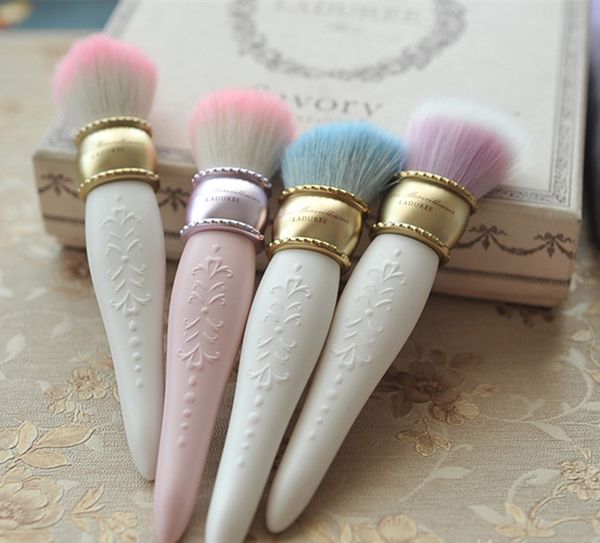 Vendita calda les Merveilleuses LADUREE Cheek/Powder/Fondoting Brush Cameo Porcelain Design - Beauty Makeup Blender Brushes Strumenti dropshipping