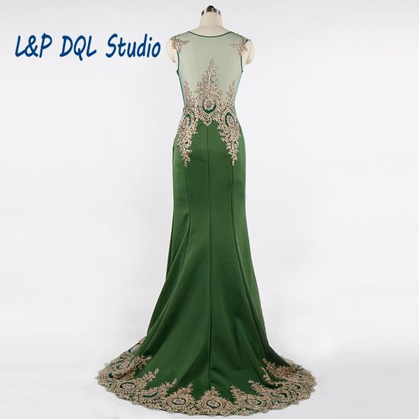 Vestidos de mãe da noiva verde escuro, transparentes com bordado dourado, vestidos de noite com zíper lateral, trem de varredura, vestidos de mãe de cetim