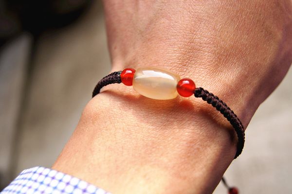 

chestnut drum/peace "+ white agate beads + 4 agate beads bracelet, Black