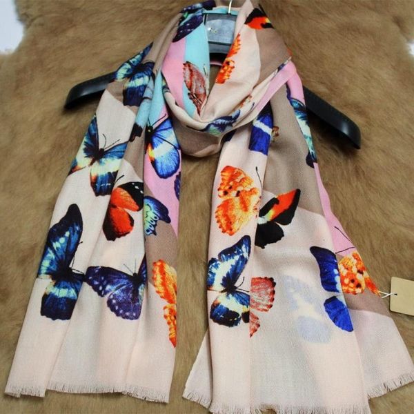 

Cachecóis wanghai3303