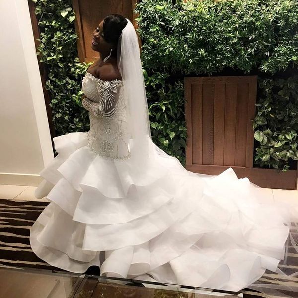 

2018 plus size mermaid wedding dresses sweetheart off shoulder long sleeves beading satin black bride wedding gowns chapel train, White