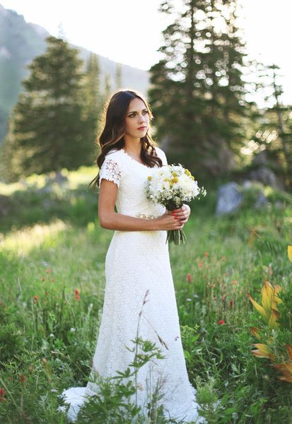 

современный сад стиль свадебное платье принцесса оболочка новые кружева с коротким рукавом длинные sweep поезд свадебные платья нестандартно, White