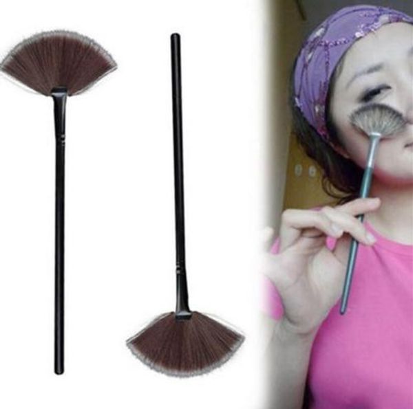 

wholesale-cosmetic tools accessories fan shape makeup brush blending highlighter face brush 1 pc ing