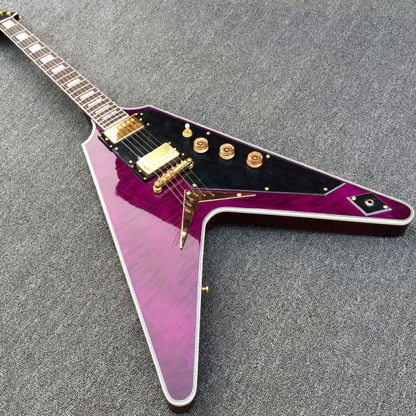 مخصص ترانس بيربل لهب القيقب الأعلى تحلق v غيتار كهربائي سلسلة الظهور الجسم جسر الأسود pickguard الأجهزة الذهب الأبيض mop بلوك البطانة