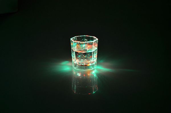 

wholesale- 2016 new colorful plastic coke/beer cups led glowing party glasses supplies,plastic twinkling led party lights cup 6pcs/lot
