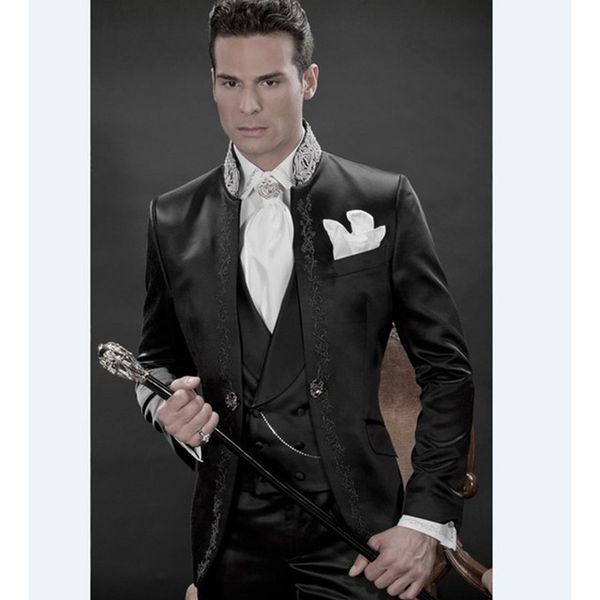 

2017 Продажа Новый вышивка Groommen Mandarin Lapel Groom Tuxedos Мужские костюмы Weddingprom Лучший мужчи