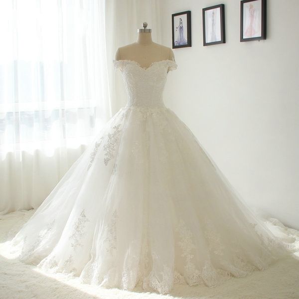 Nuovo abito da sposa con applicazioni in pizzo con spalle scoperte Abiti da ballo Foto reali Abito da sposa con lacci sul retro Vestido De Noiva Corte dei treni