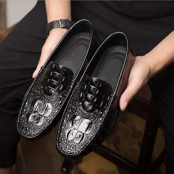 Novo estilo de crocodilo, homens vestidos sapatos casuais feitos artigos de planícies masculinas Oxfords Sapatos de couro masculino tamanho grande