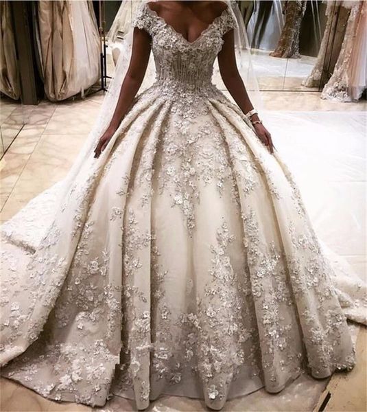 Abiti da sposa principessa di lusso Abiti da ballo Appliques di fiori 3D Abiti da sposa gonfi con spalle scoperte