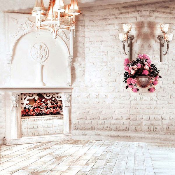 Innenziegelmauer-Fotografie-Hochzeitshintergrund-Kronleuchter-rosa Blumen-Studio-Foto-Shooting-Hintergrund-Holzplanken-Boden