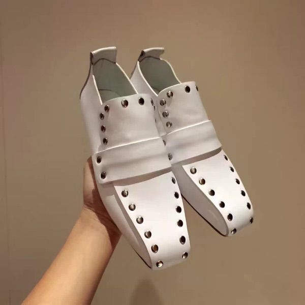 

U710 40 black white tud genuine leather quare toe flat hoe