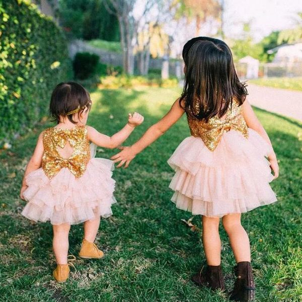 Abiti da bambina con paillettes oro carino con fiocco 2018 Abiti da ragazza di fiore a strati rosa cipria a strati per abiti da principessa di prima comunione di nozze