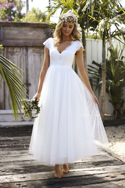 2022 Abiti da sposa eleganti stile country Lunghezza alla caviglia Tulle Una linea con scollo a V Maniche corte Abiti da sposa economici Buco della serratura Indietro Designer