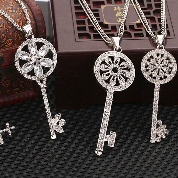 

Colares com Pingente omellyfashion