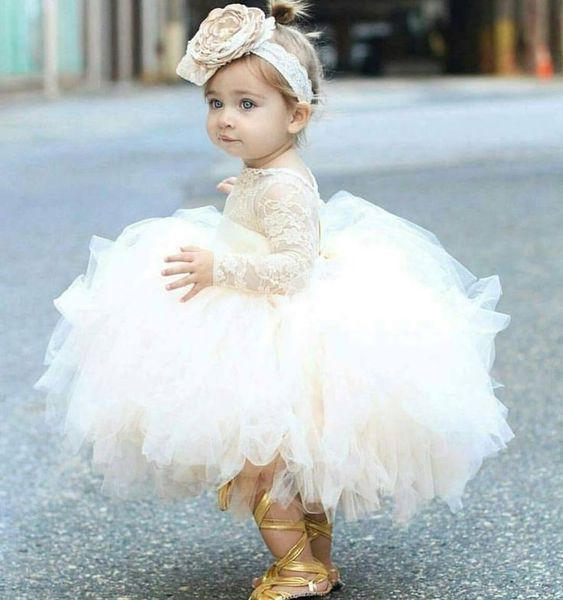 2021 Vintage schöne Elfenbein Baby Kleinkind Kleinkind Taufe Kleidung Blumenmädchenkleider mit langen Ärmeln Spitze Sheer Neck Tutu Ballkleider günstig