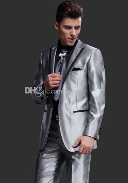 Custom Made One Button Smoking da sposo in raso grigio argento con risvolto a punta Best Man Groomsman Uomo Abiti da sposa (giacca + pantaloni + cravatta + cintura)