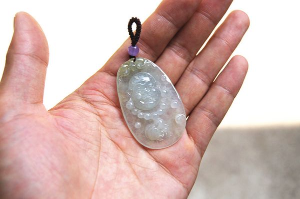 Ручной резьбой природного льда типа изумруд Будды бодхисаттва (талисман) кулон ожерелье (это только один)