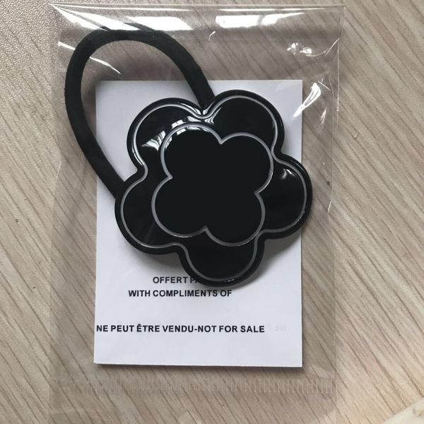

4pc luxury acce orie camellia collection item fa hion famou logo acrylic hair rope good quality vip party gift cla ic white and black