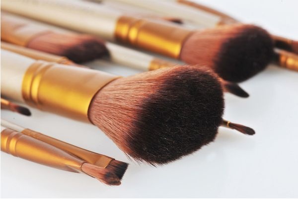 

2017 makeup tools brushes nude 12 piece professional brush sets iron box
