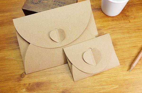 

wholesale- 100pcs/lot 7.5*10.5cm heart clasp small size kraft paper envelope business vip card mini wedding party invitation card