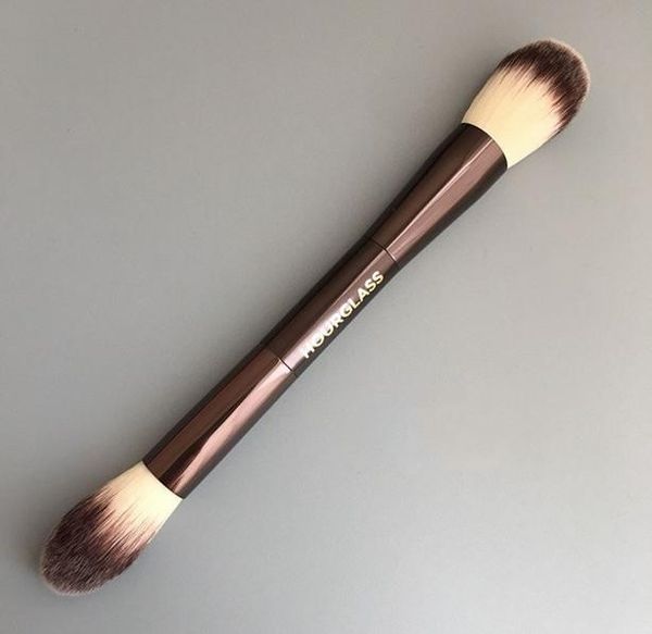

hourglasss double-headed makeup brush high light brush powder brush
