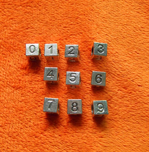 Lega cubica Metallo Sciolto 1-9 Lettere Numeri Cubo Cuore quadrato Smalto nero Perline foro grande Fit Bracciale scheletro serpente / Gioielli collana