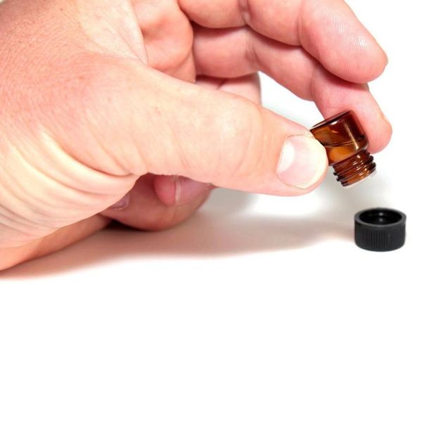 

wholesale- 12pc 1 ml amber essential oil bottle with orifice reducer and cap for fragrances oils essential oils or lab levert dropship mar6