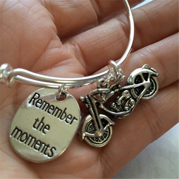 

12шт мотоцикл-браслет с мотоциклом и штампованные "помните моменты" bangel