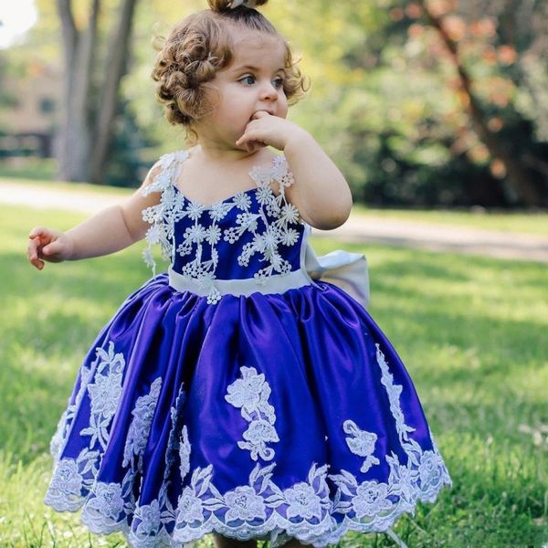 Simpatici abiti da cerimonia per bambini blu royal 2017 Appliques in pizzo Abiti da prima comunione per bambini con fiocco grande Abito da ragazza di fiori per matrimonio