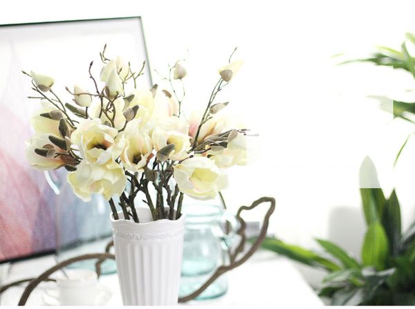 50pcs MOQ 3 opzione di colore Realistico Primavera Artificiale Retro Magnolia Disposizione dei fiori di seta All'ingrosso Home Table Room matrimonio per la decorazione