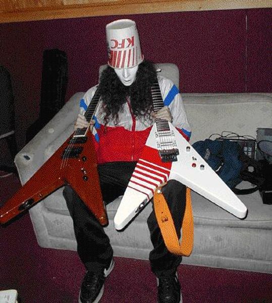 Förderung! Buckethead KFC Flying V Weiße E-Gitarre Rote Streifenfarbe auf dem rechten Ring Floyd Rose Tremolo Birdge