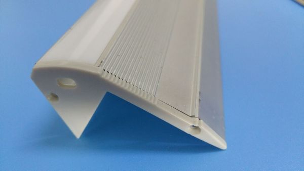 Boden extrudierte Streifen Gehäuse Extrusion Aluminium Kühlkörper Licht LED Profil Treppe im Freien