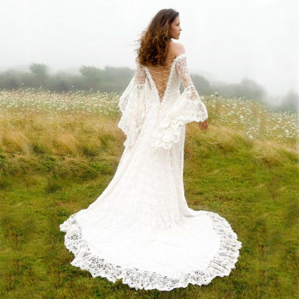 Abiti da sposa in stile vittoriano Abiti da sposa con corsetto in pizzo con spalle scoperte e spalle scoperte Abito vintage country con maniche lunghe a campana per spose