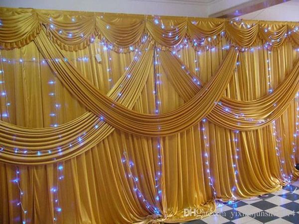 Ein Set von 3x6m Luxus-Hochzeitshintergrund mit mehreren goldenen drapierten Hochzeitsvorhängen und Swag-Partydekoration 193B