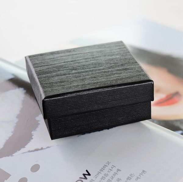 

[simple seven]6.3*6.3*2.3cm classic black jewelry ring box,specialty stripe paper bracelet carrying box,festival pendant display with sponge, Black;white