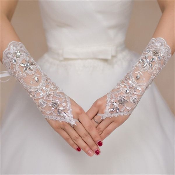 

2017 принцесса свадебные перчатки с зашнуровать короткие перчатки для новобрачных без пальцев с бисером белый / слоновая кость / красный эле, White