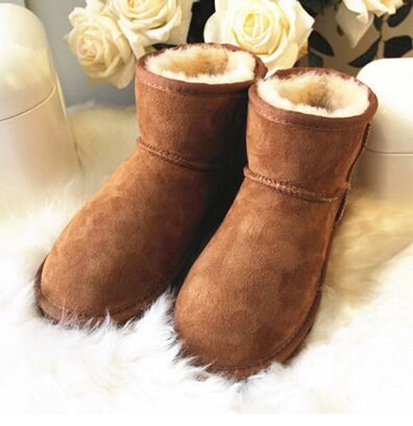 

2022 sell classic design u5854 short mini women snow boots women boots keep warm boots sheepskin cowskin with card dust bag fr, Black