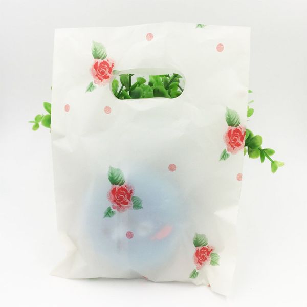 

100pcs / lot beige red rose plastic gift bag boutique carrier shopping bags 15x20cm plastic gift bags with handles z409