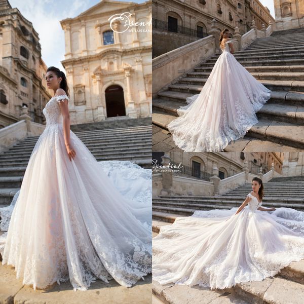 2019 modestos vestidos de casamento country fora do ombro apliques um trem de varredura de linha lindo vestido nupcial plus size vestido de novia inchado