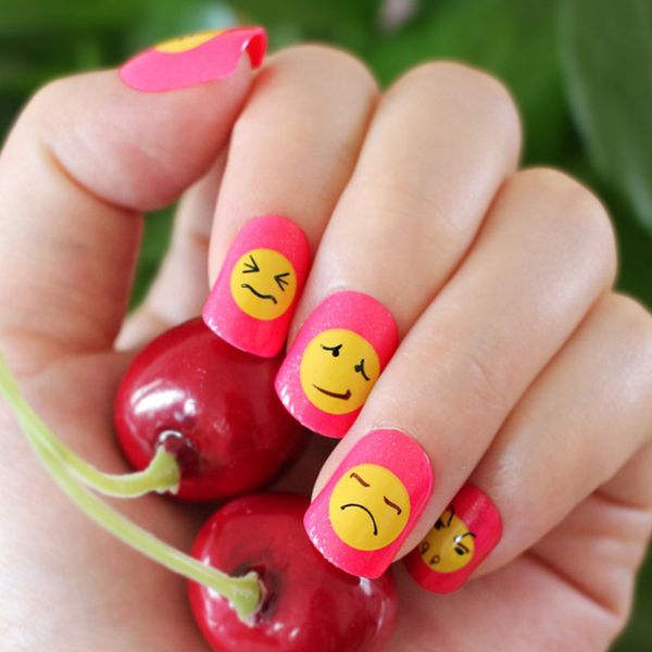 

zhou 24pcs/set short false nails funny various emoticon design full cover artificial nail new design cute series fake nails, Red;gold