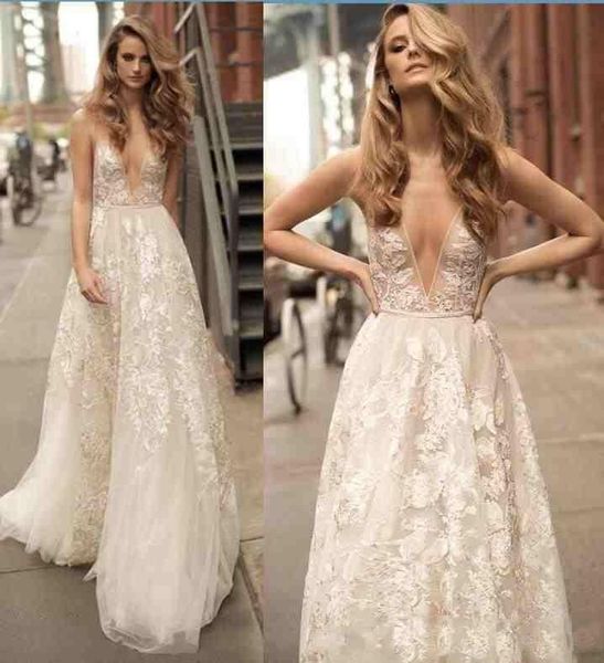 2018 Sommer Berta Brautkleider Sexy V-Ausschnitt Boho Strand Spitze Brautkleider Rückenfrei A-Linie Blumen Lange Spaghettiträger