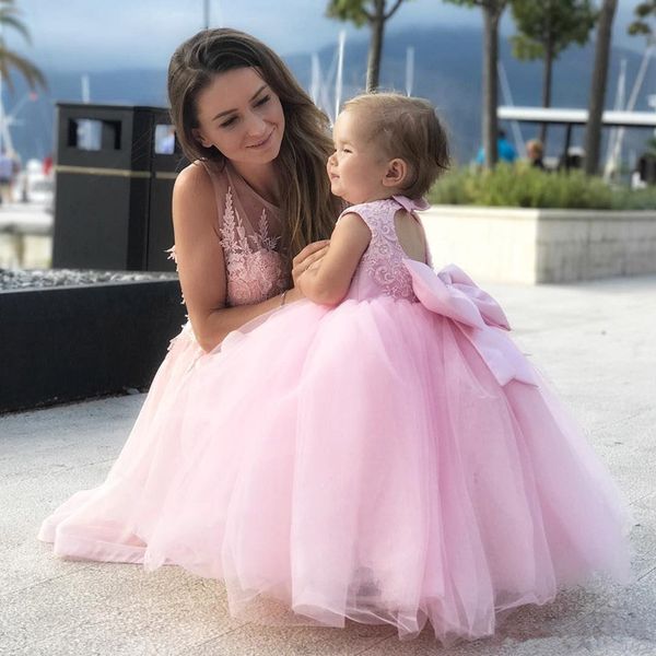 

2019 vintage blush pink princess flower girl dresses appliqued lace bow flowergirl dresses floor length birthday party dresses for girls, White;blue