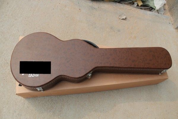 custodia rigida per chitarra marrone, non vendere al dettaglio, insieme alla chitarra in vendita