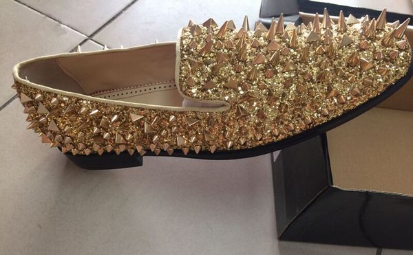 

Роскошные Дизайнерские Свадебные Туфли Человек Сияющий Блеск Шипастые Мокасины Мужчины Заклепки Шипованные Туфли Повседневная Синий Зеленый Черный Красный Серебристый Золотой