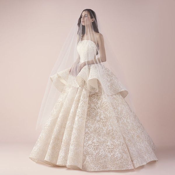 Splendidi abiti da sposa in pizzo con abito da ballo moda peplo senza spalline senza maniche abito da sposa in pizzo pieno abito da sposa su misura lunghezza pavimento